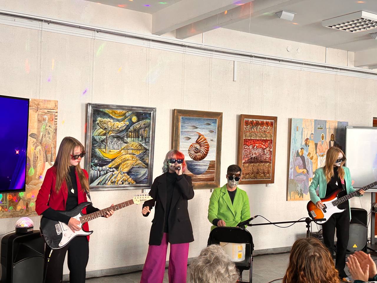 photo 5402389906099141460 y