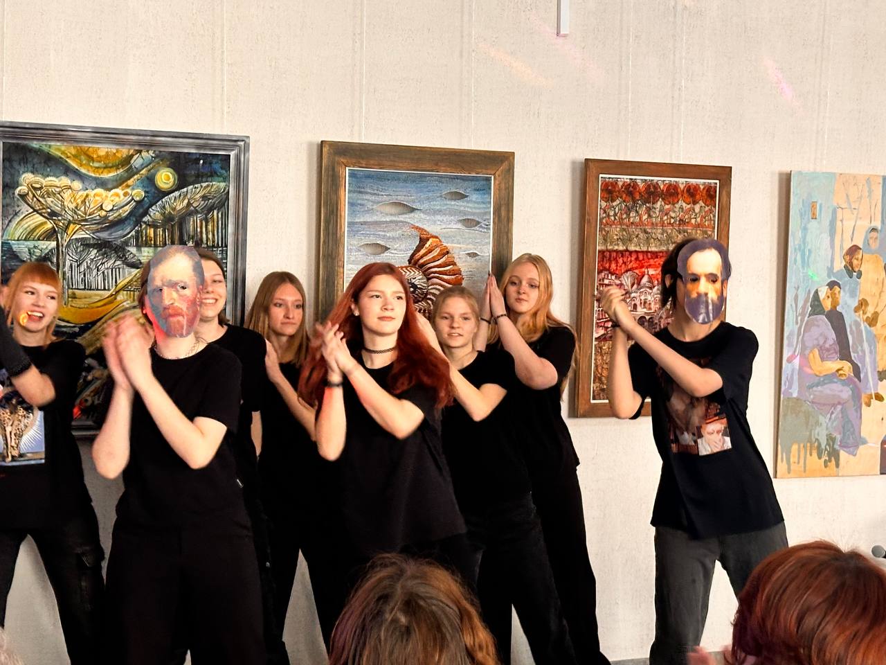 photo 5402389906099141466 y