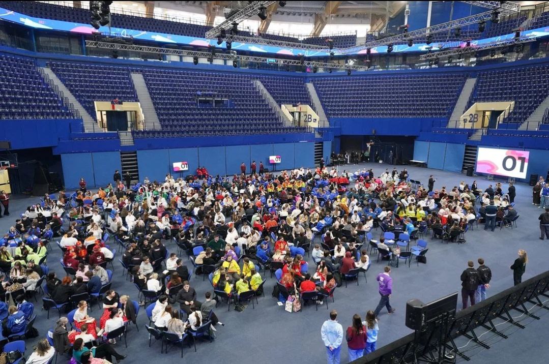 photo 5445279913377206946 y